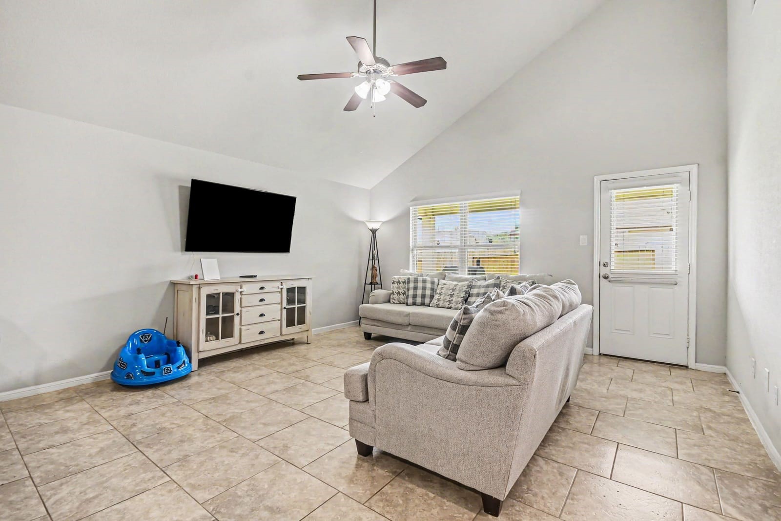 8126 Carillon Way Rosharon, TX 77583 - Photo 9 of 29
