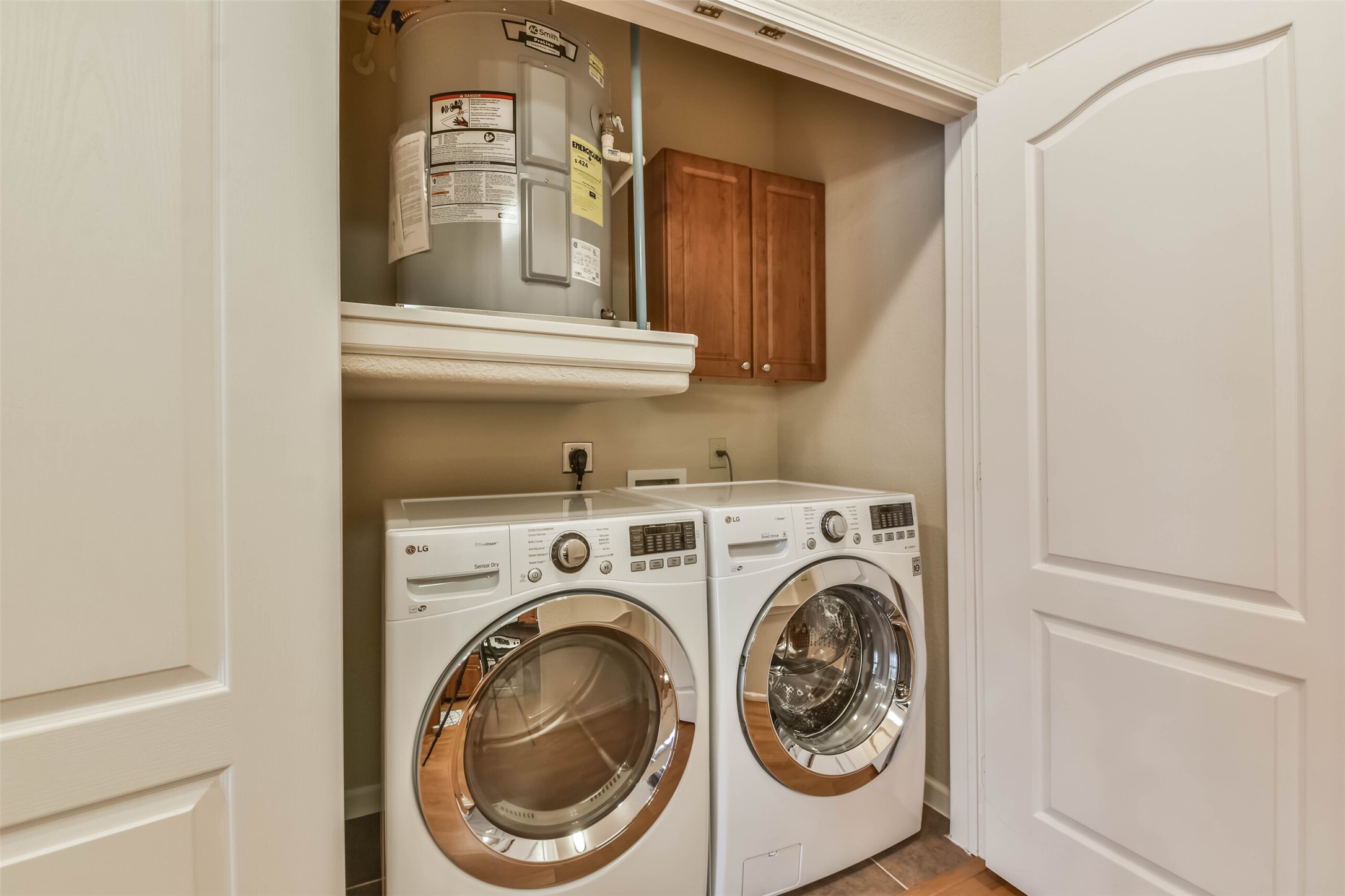 1711 Old Spanish Trail, Unit 406 Houston, TX 77054 - Photo 23 of 30 a view of washer and dryer