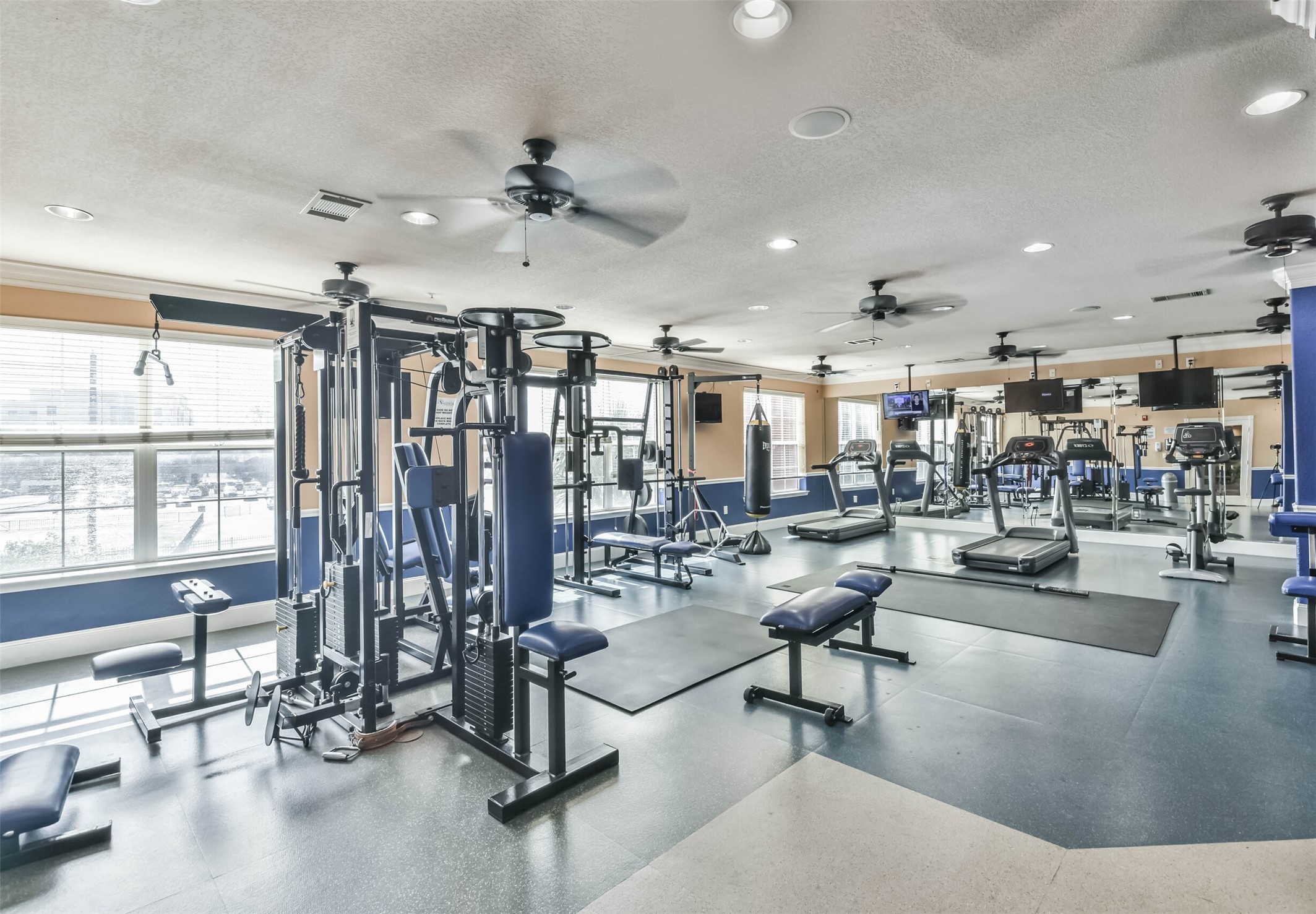1711 Old Spanish Trail, Unit 406 Houston, TX 77054 - Photo 29 of 30 a view of a room with gym equipment