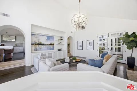 $3,695,000 | 19382 Woodlands Drive, Huntington Beach, CA 92648