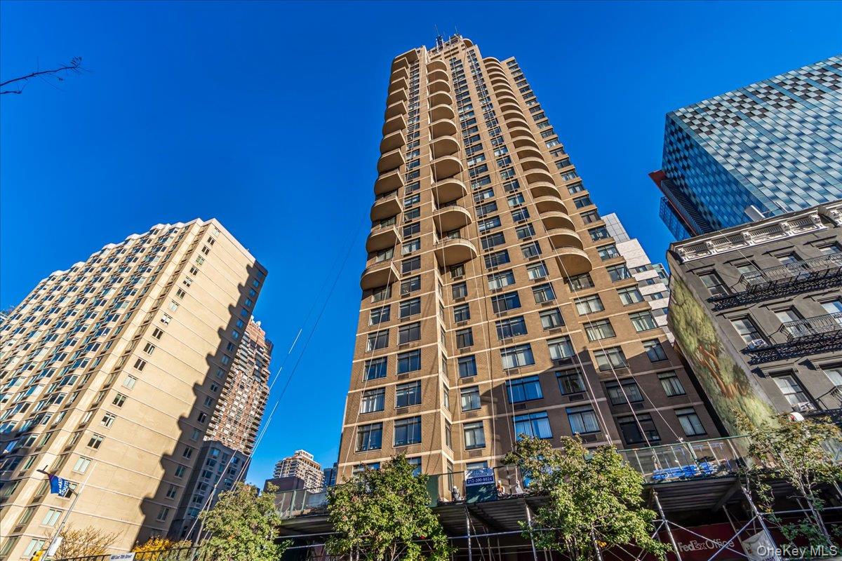 400 East 70th Street, Unit 201 Manhattan, NY 10021 - Photo 20 of 21 a view of a building