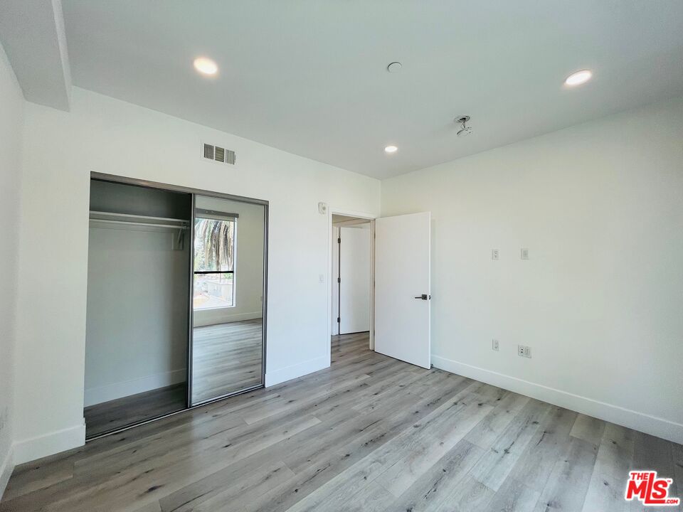 14612 Calvert Street, Unit 302 Van Nuys, CA 91411 - Photo 19 of 30