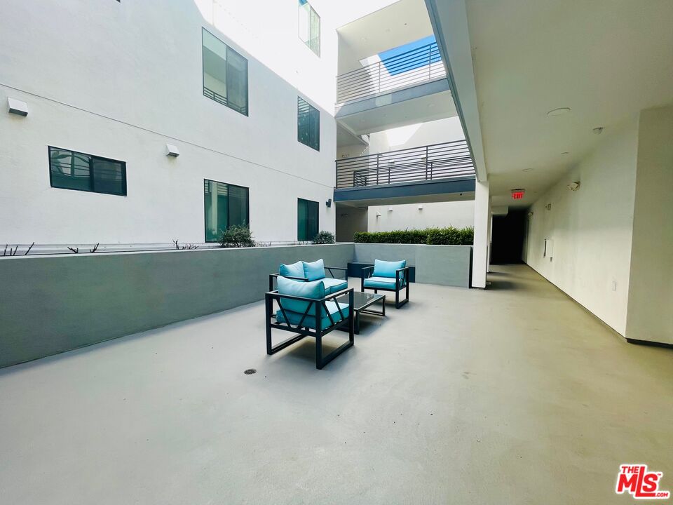 14612 Calvert Street, Unit 302 Van Nuys, CA 91411 - Photo 29 of 30