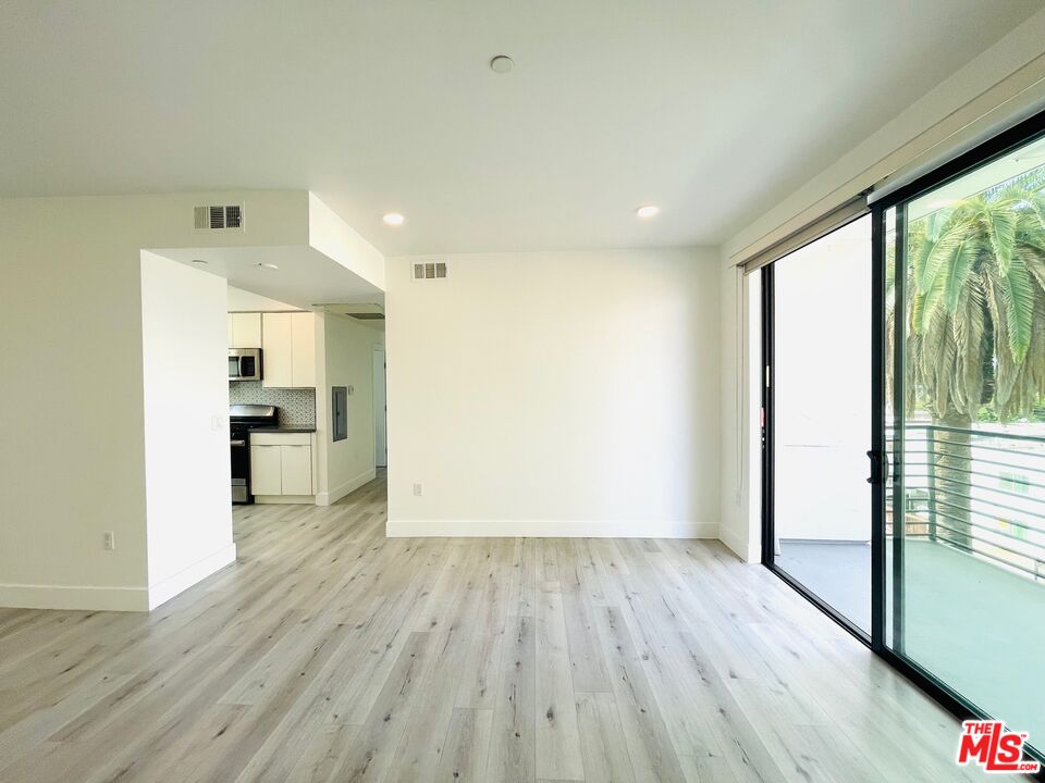 14612 Calvert Street, Unit 302 Van Nuys, CA 91411 - Photo 7 of 30