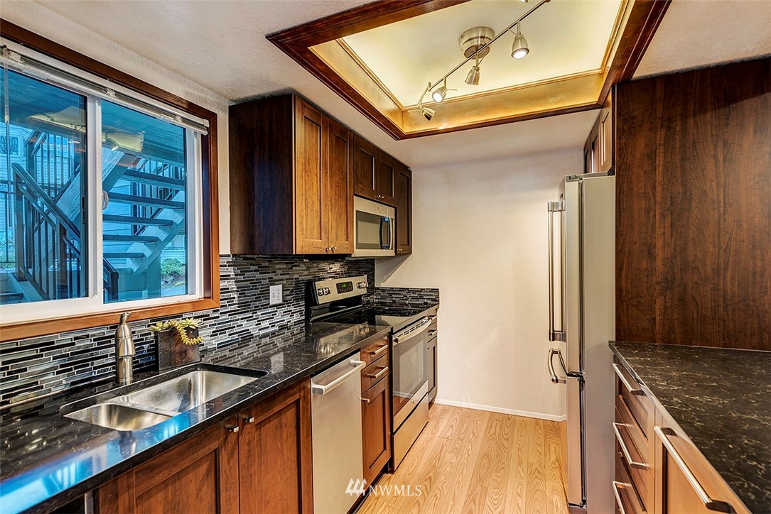 7571 Old Redmond Road, Unit 14 Redmond, WA 98052 - Photo 4 of 17 Gallery Image 4