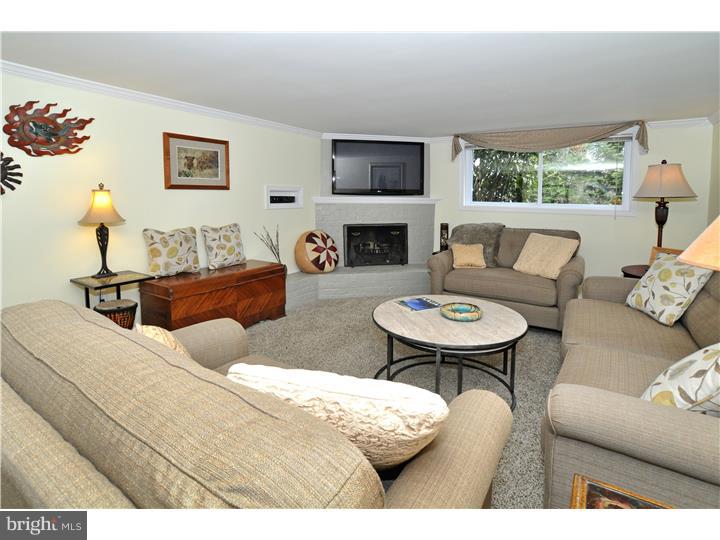 2334 Fairway Road Huntingdon Valley, PA 19006 - Photo 14 of 25 Family Room