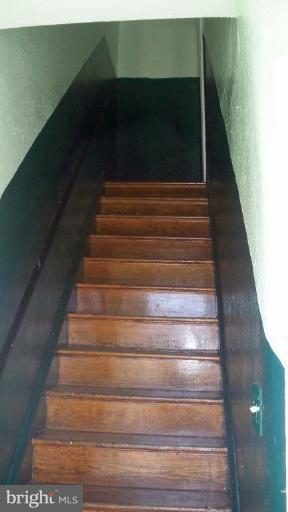 1120 Gleneagle Road Baltimore, MD 21239 - Photo 2 of 13 Front Stairs