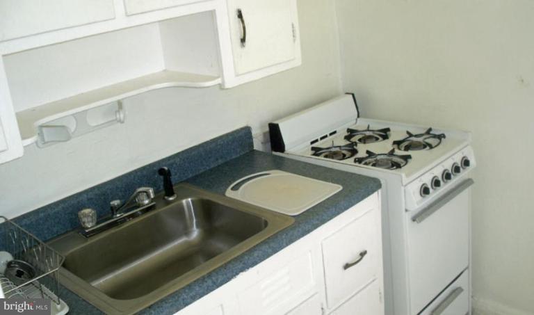1120 Gleneagle Road Baltimore, MD 21239 - Photo 11 of 13 2nd Fl Kitchen