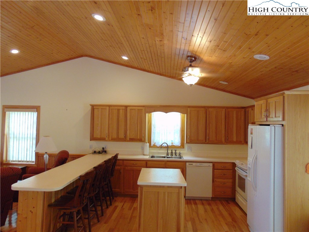 240 Hickory Mountain Road Sparta, NC 28675 - Photo 6 of 32 Gallery Image 6