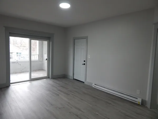 $2,100 | 303 Stone Street, Unit 1A, Joliet, IL 60435