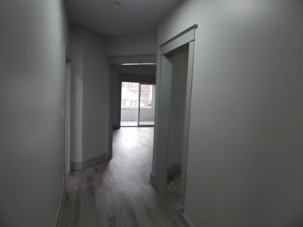 $2,100 | 303 Stone Street, Unit 1A, Joliet, IL 60435