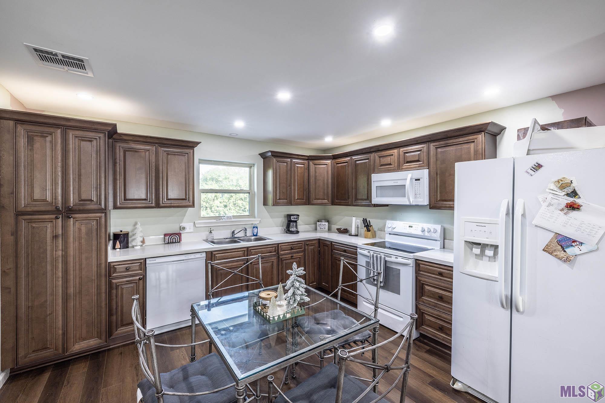3902 Southdown Mandalay Road Houma, LA 70360 - Photo 32 of 47 apartment kitchen