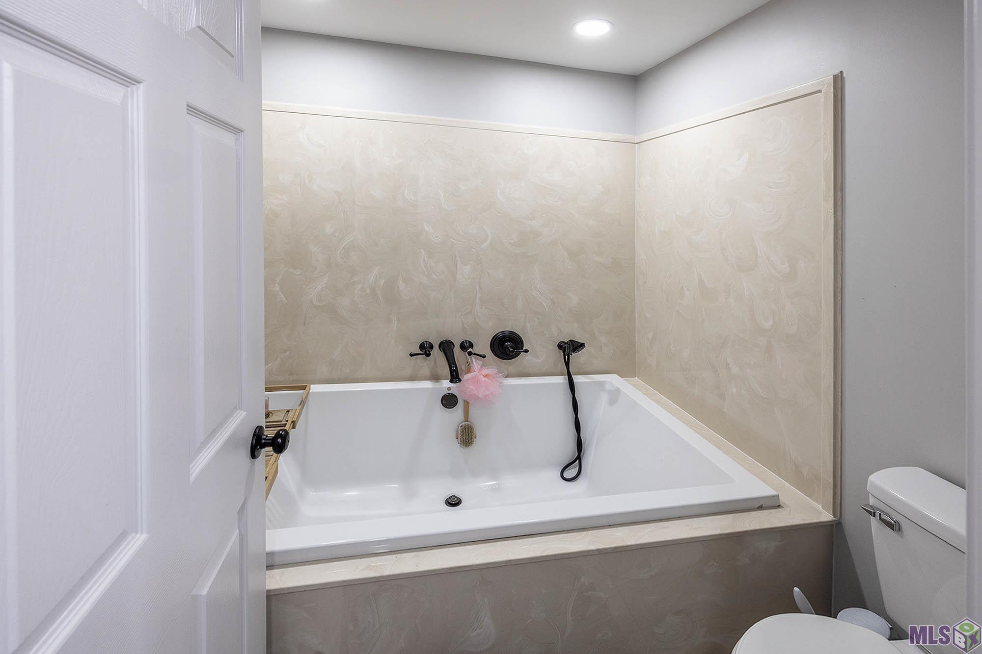 3902 Southdown Mandalay Road Houma, LA 70360 - Photo 10 of 47