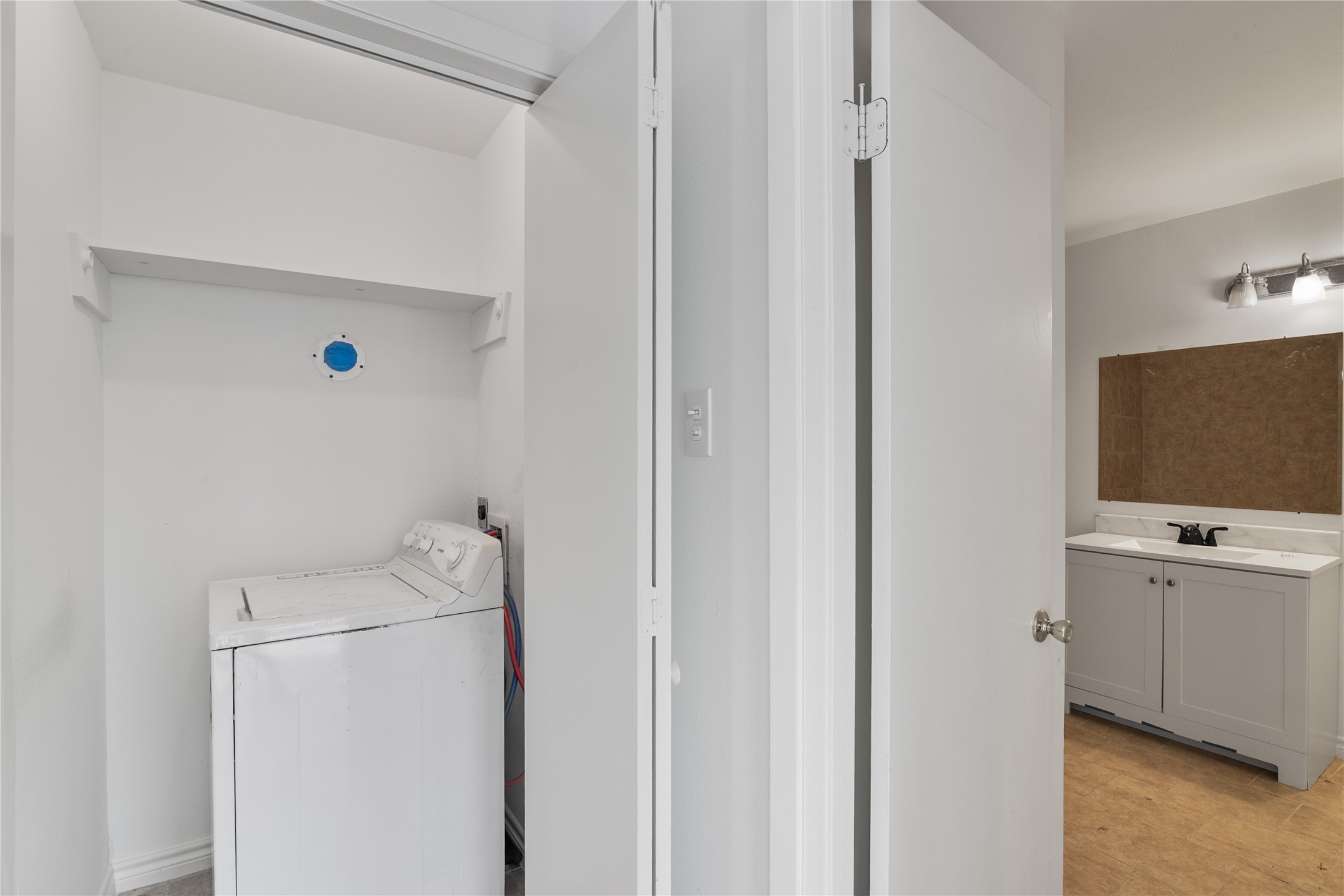 36622 Tompkins Road Hempstead, TX 77445 - Photo 28 of 46 a utility room with dryer and washer