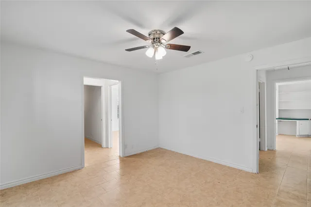 a view of yard with green space