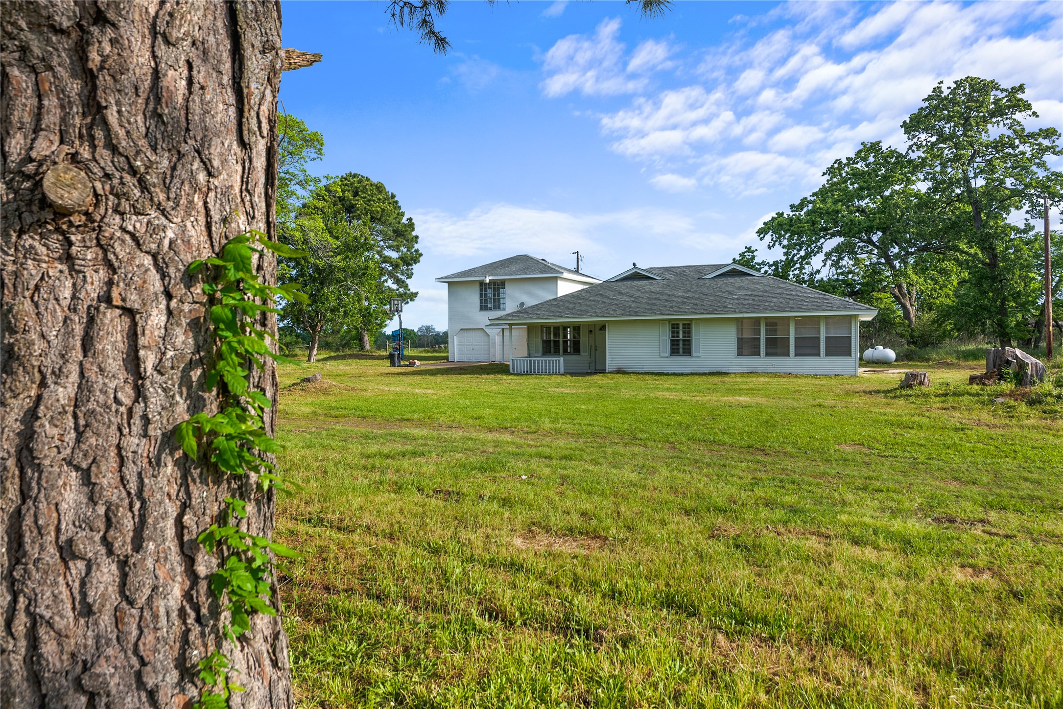 36622 Tompkins Road Hempstead, TX 77445 - Photo 44 of 46 a front view of a house with a garden