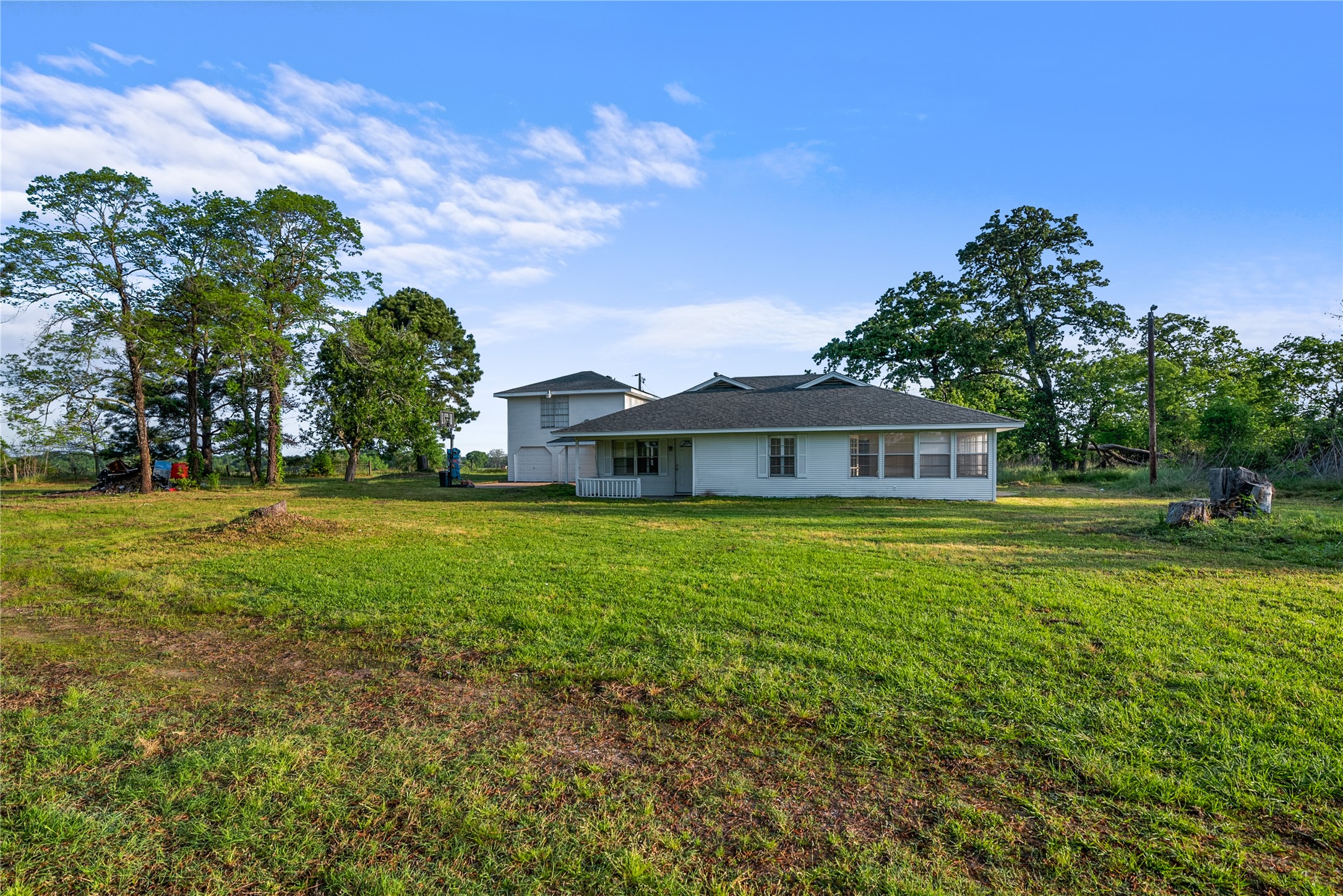 36622 Tompkins Road Hempstead, TX 77445 - Photo 5 of 46 a front view of a house with a yard