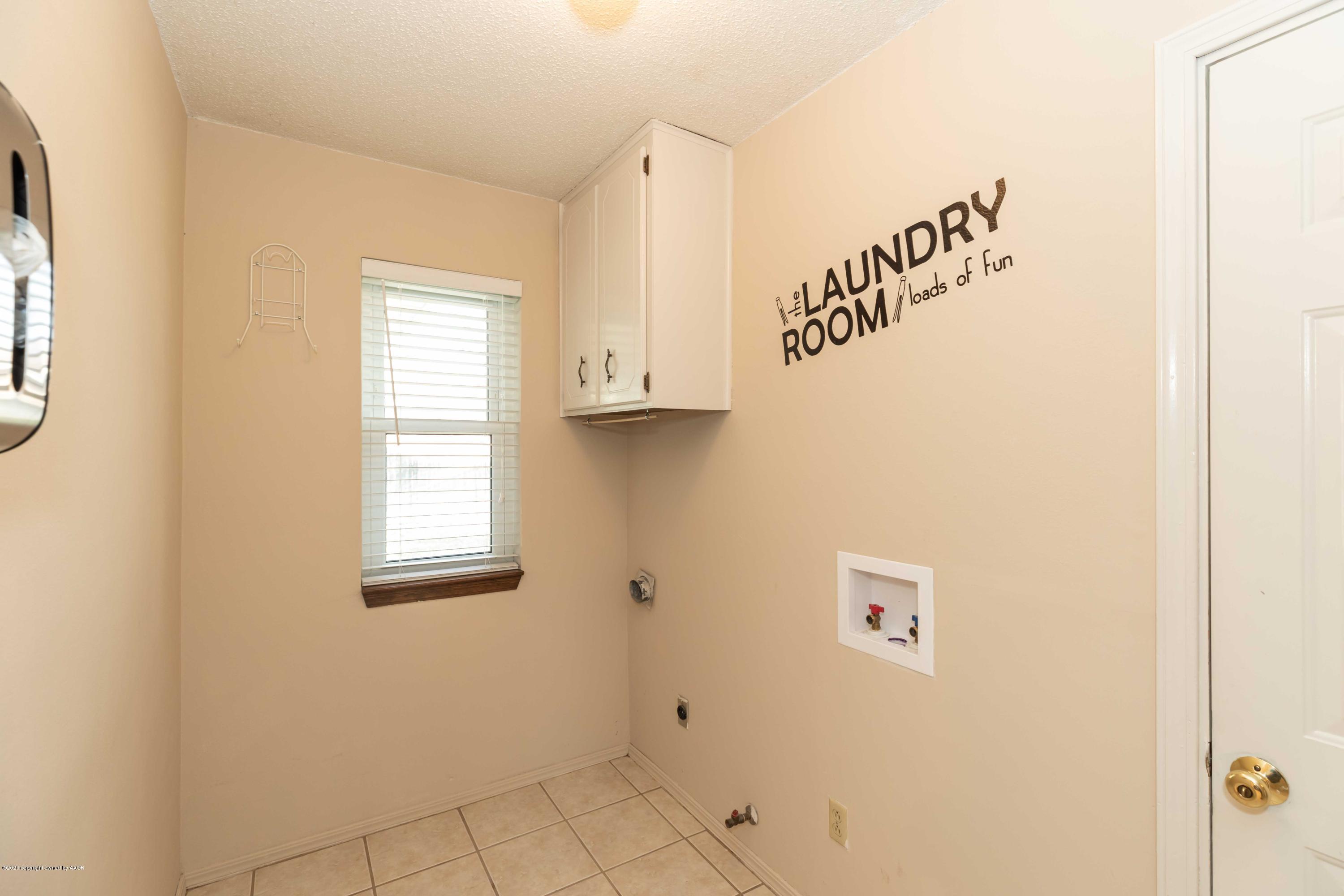 4924 South Georgia Street Amarillo, TX 79110 - Photo 32 of 35 a view of an entryway with window