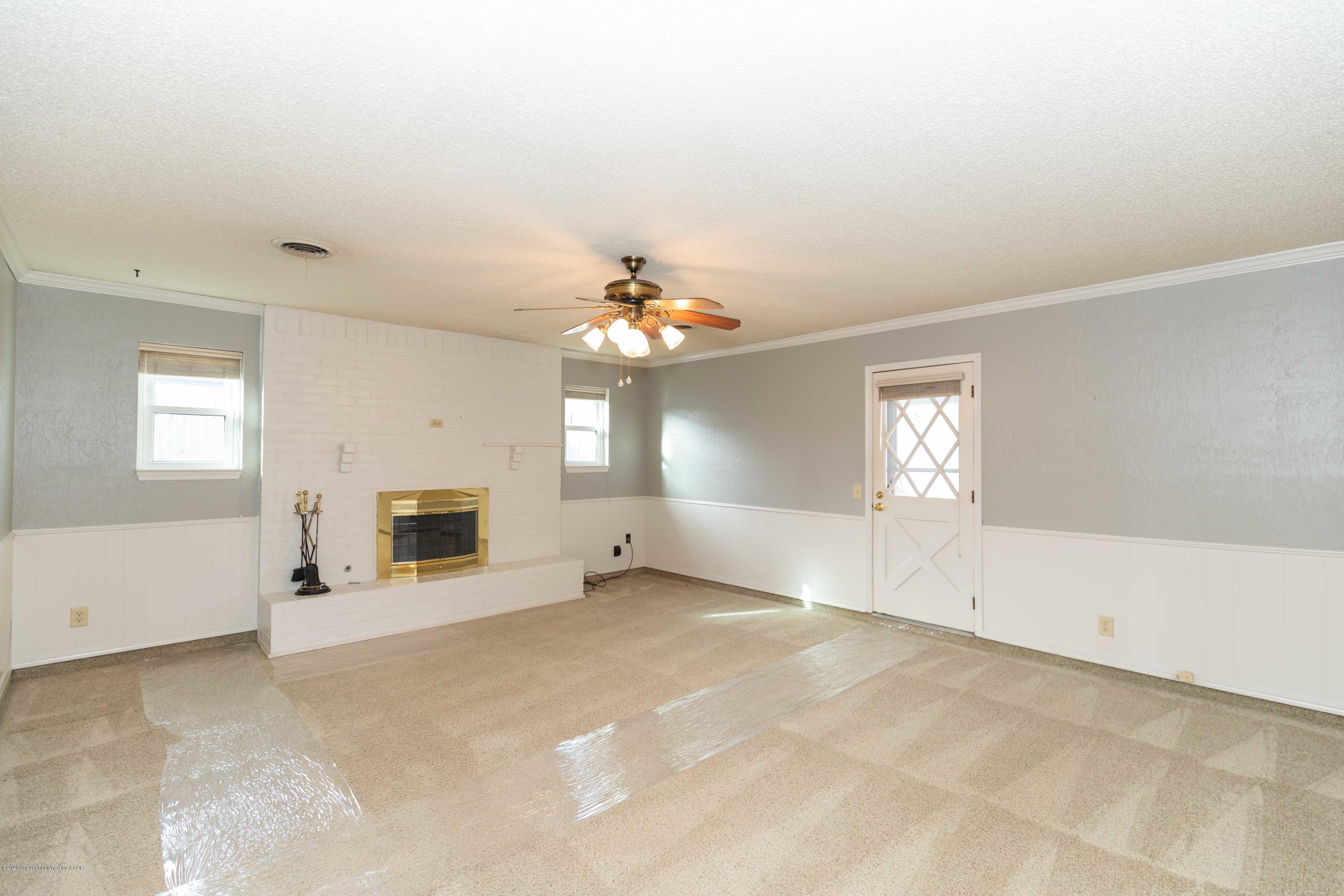 4924 South Georgia Street Amarillo, TX 79110 - Photo 5 of 35 an empty room with windows and fireplace