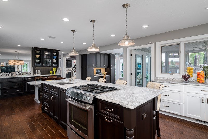 10762 Shaw Road Rockford, IL 61114 - Photo 17 of 25 a kitchen that has a stove a table and chairs in it
