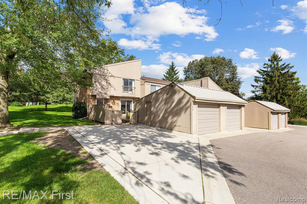 798 Oak Brook Ridge Drive Rochester Hills, MI 48307 - Photo 1 of 29