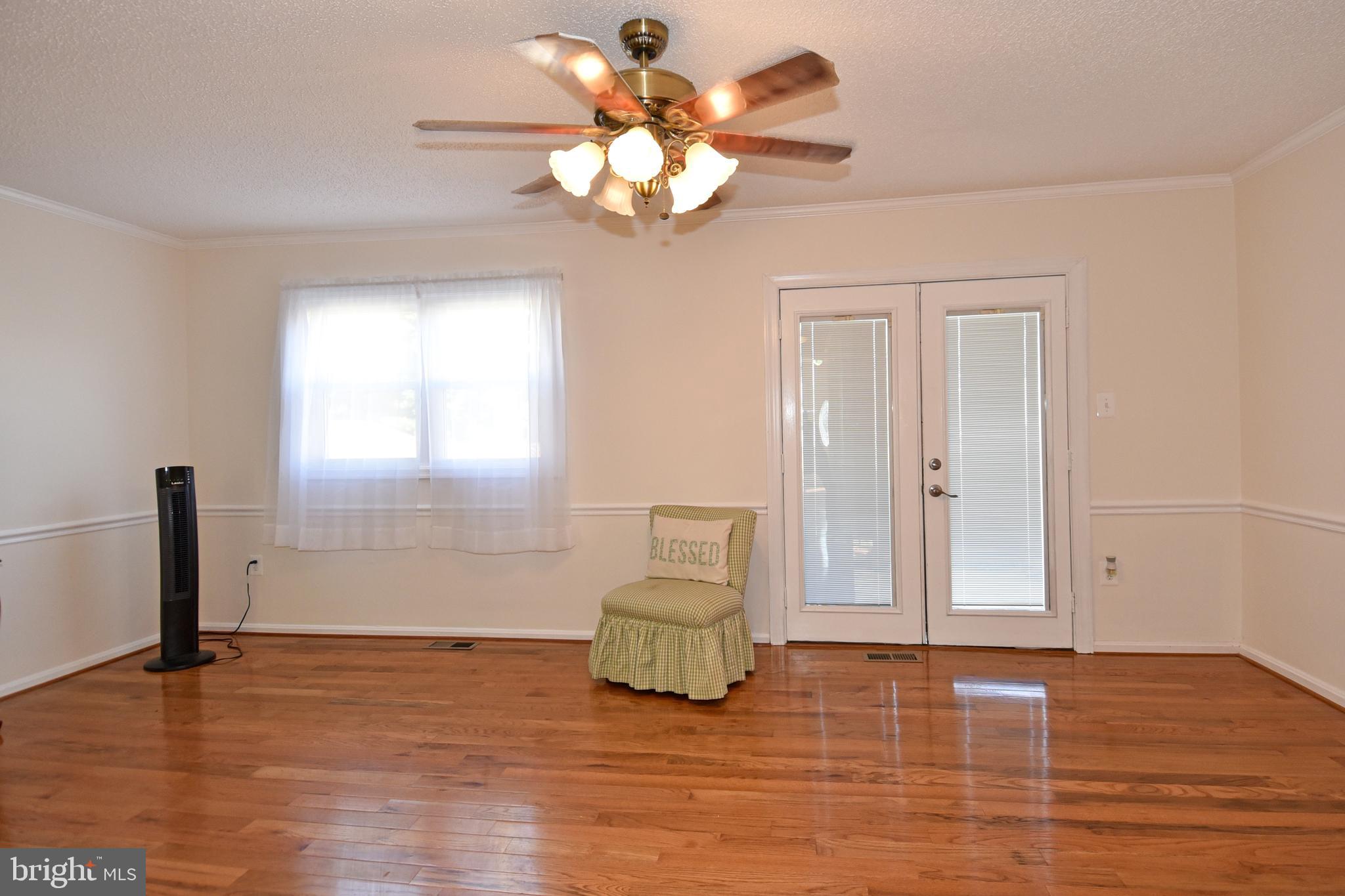 8482 Stonewall Road Manassas, VA 20110 - Photo 15 of 36 Spacious family room