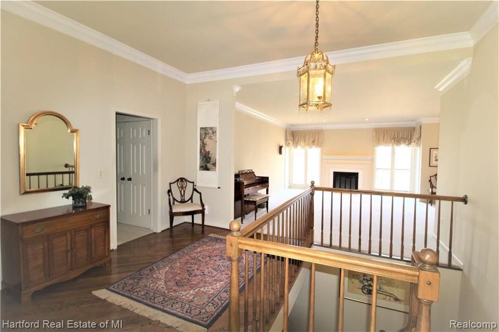 36902 Valley Ridge Drive Farmington Hills, MI 48331 - Photo 3 of 23