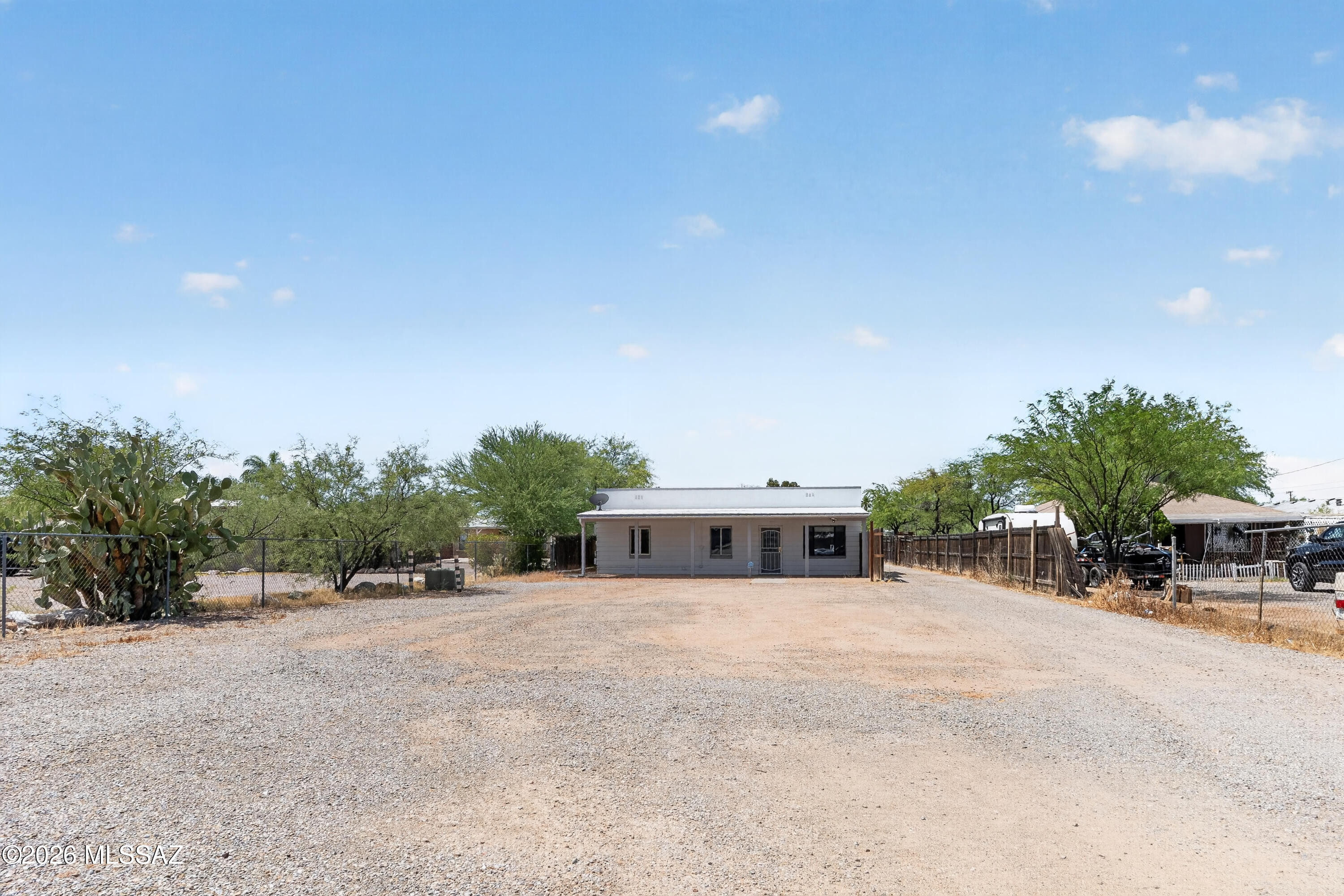 131 West Pastime Road Tucson, AZ 85705 - Photo 2 of 18 Huge lot - possible new construction or multi family.