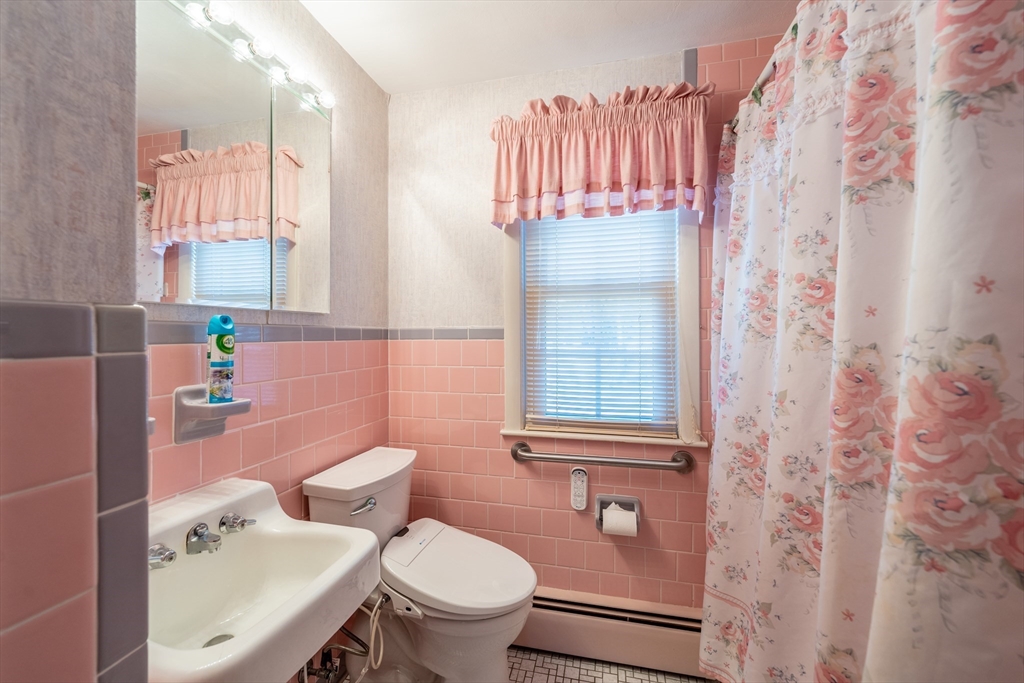 16 Sonia Street Springfield, MA 01119 - Photo 12 of 42