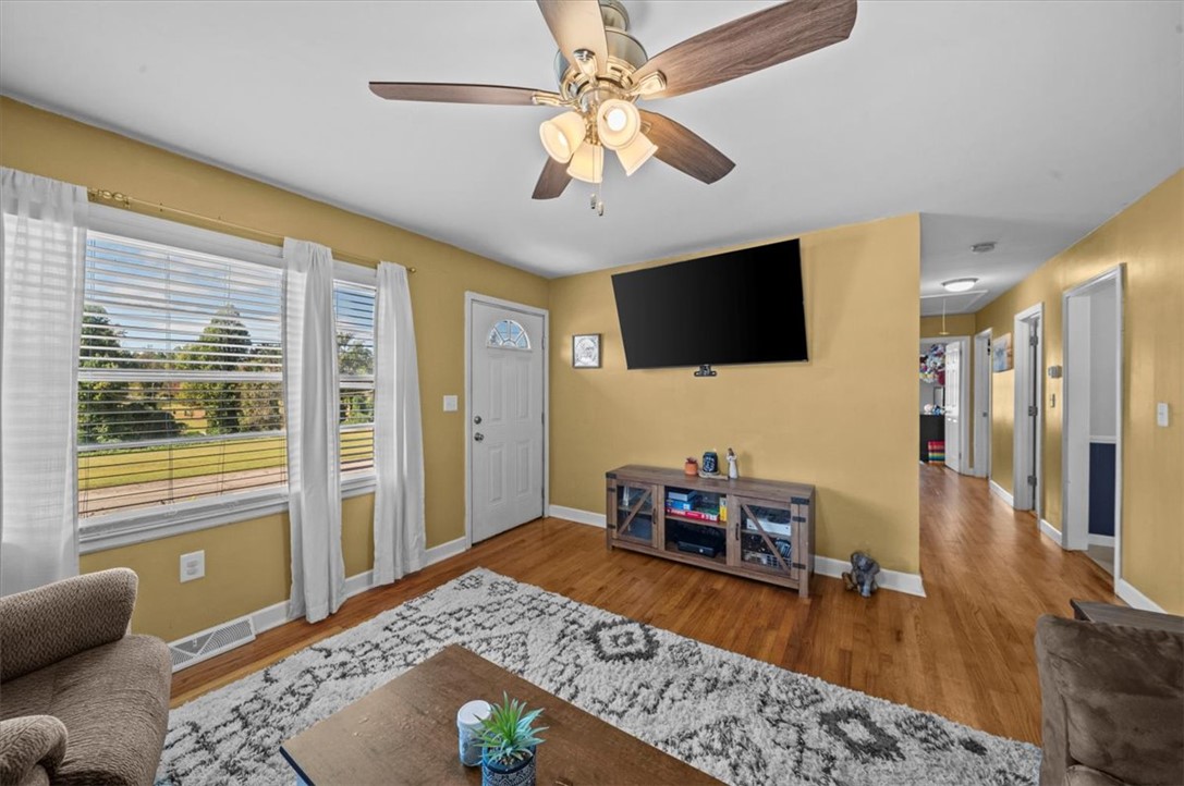 101 Pleasant Drive Seneca, SC 29678 - Photo 6 of 36