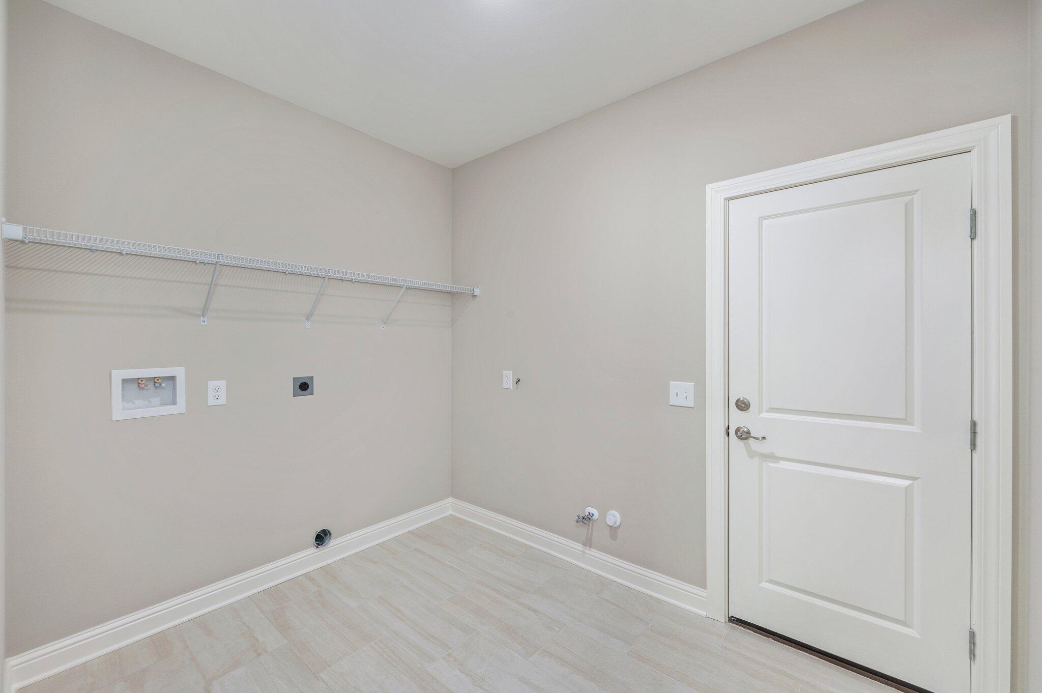 6043 Sand Hill Road Crestview, FL 32539 - Photo 31 of 36 a view of room