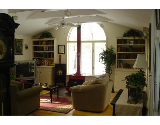 32 Longmeadow Road Beverly, MA 01915 - Photo 12 of 24 Gallery Image 12