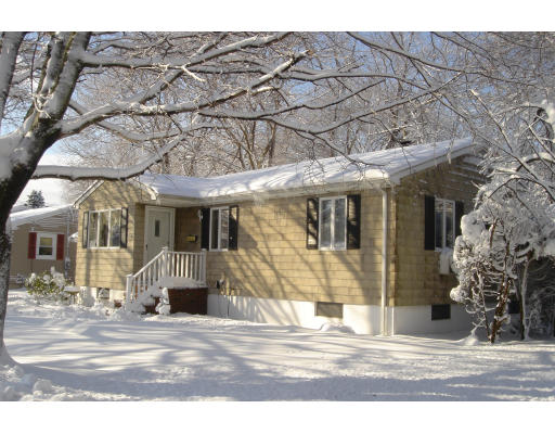 32 Longmeadow Road Beverly, MA 01915 - Photo 3 of 24 Gallery Image 3