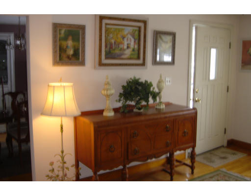 32 Longmeadow Road Beverly, MA 01915 - Photo 6 of 24 Gallery Image 6