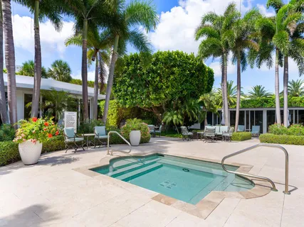 $3,150,000 | 2500 South Ocean Boulevard, Unit 3A3, Palm Beach, FL 33480