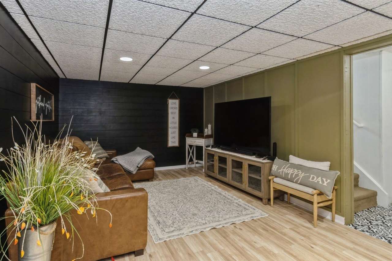 2131 Rockford Road Southwest Cedar Rapids, IA 52404 - Photo 19 of 30 Gallery Image 19