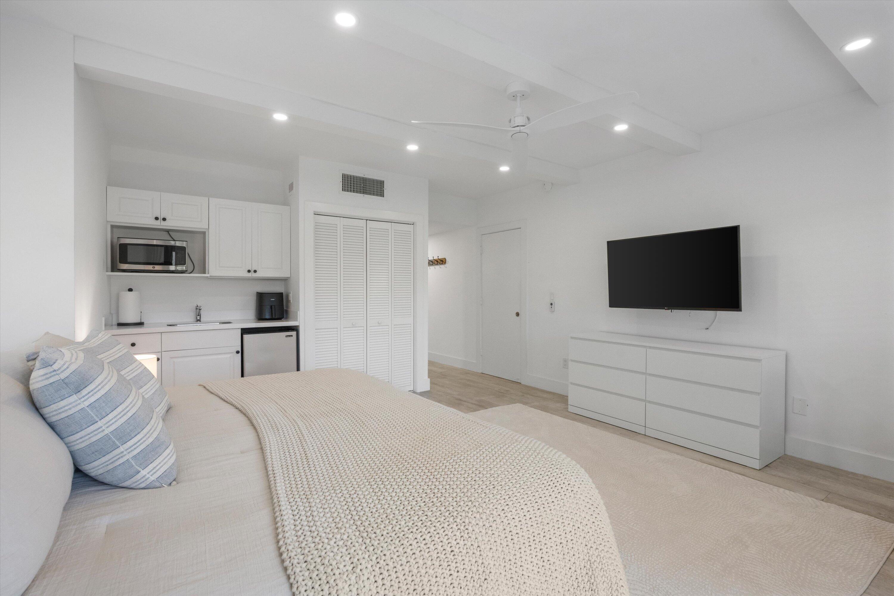 13334 Polo Club Road, Unit 211 Wellington, FL 33414 - Photo 4 of 10 05-DSC_7801