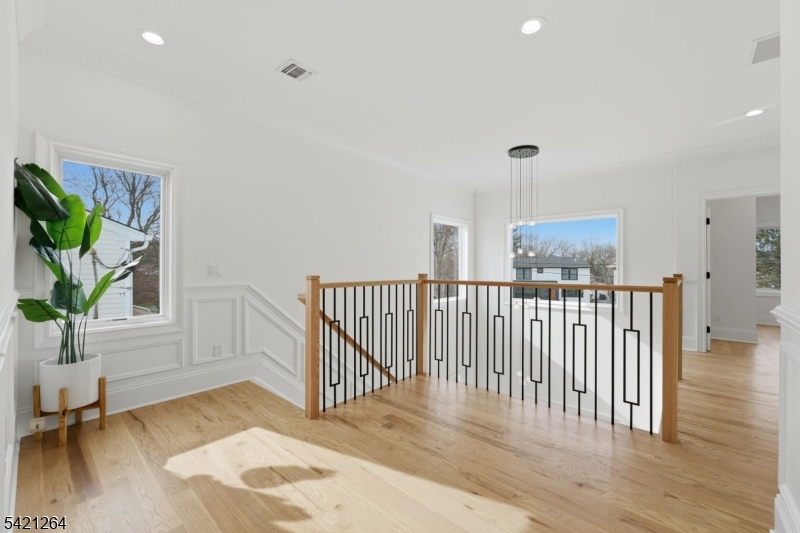 13 Harding Place Livingston, NJ 07039 - Photo 22 of 46