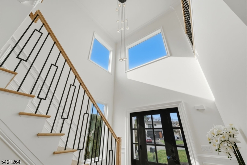 13 Harding Place Livingston, NJ 07039 - Photo 3 of 46