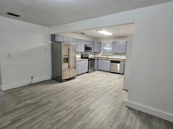 $2,700 | 209 Southwest 9th Street, Unit 209, Hallandale Beach, FL 33009
