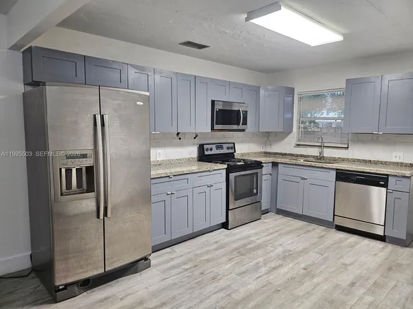 $2,700 | 209 Southwest 9th Street, Unit 209, Hallandale Beach, FL 33009