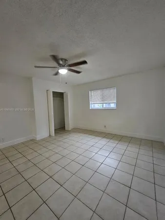 $2,700 | 209 Southwest 9th Street, Unit 209, Hallandale Beach, FL 33009