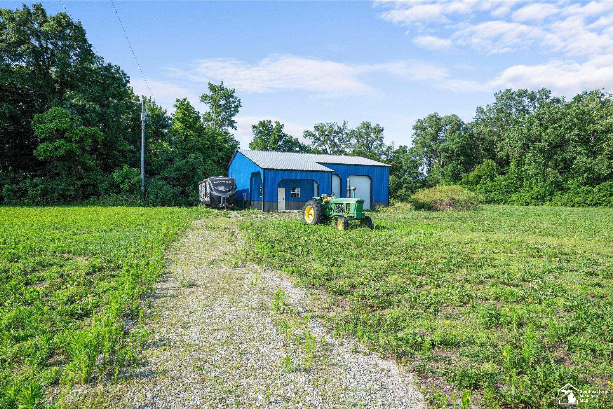 12501 Dixon Road Dundee, MI 48131 - Photo 3 of 26 50213379-ad200fc8-0208-4e4b-95fc-74d66c0997eb.JPG