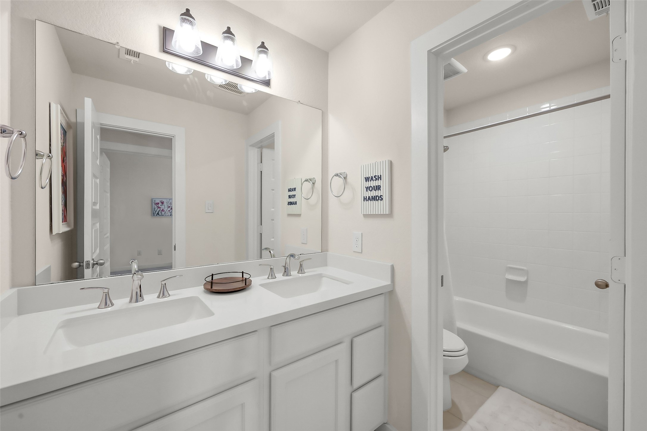 6718 Waxbill Road Katy, TX 77493 - Photo 34 of 48 Upstairs full bathroom