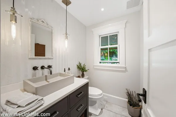 $3,395,000 | 27 Clambelly Road, Chilmark, MA 02535