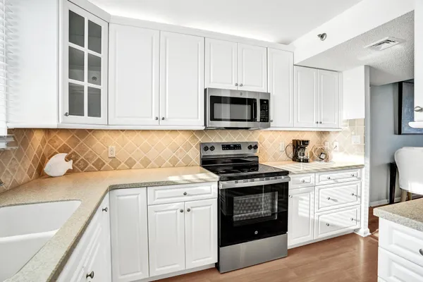 $8,000 | 300 Ocean Trail Way, Unit 410, Jupiter, FL 33477