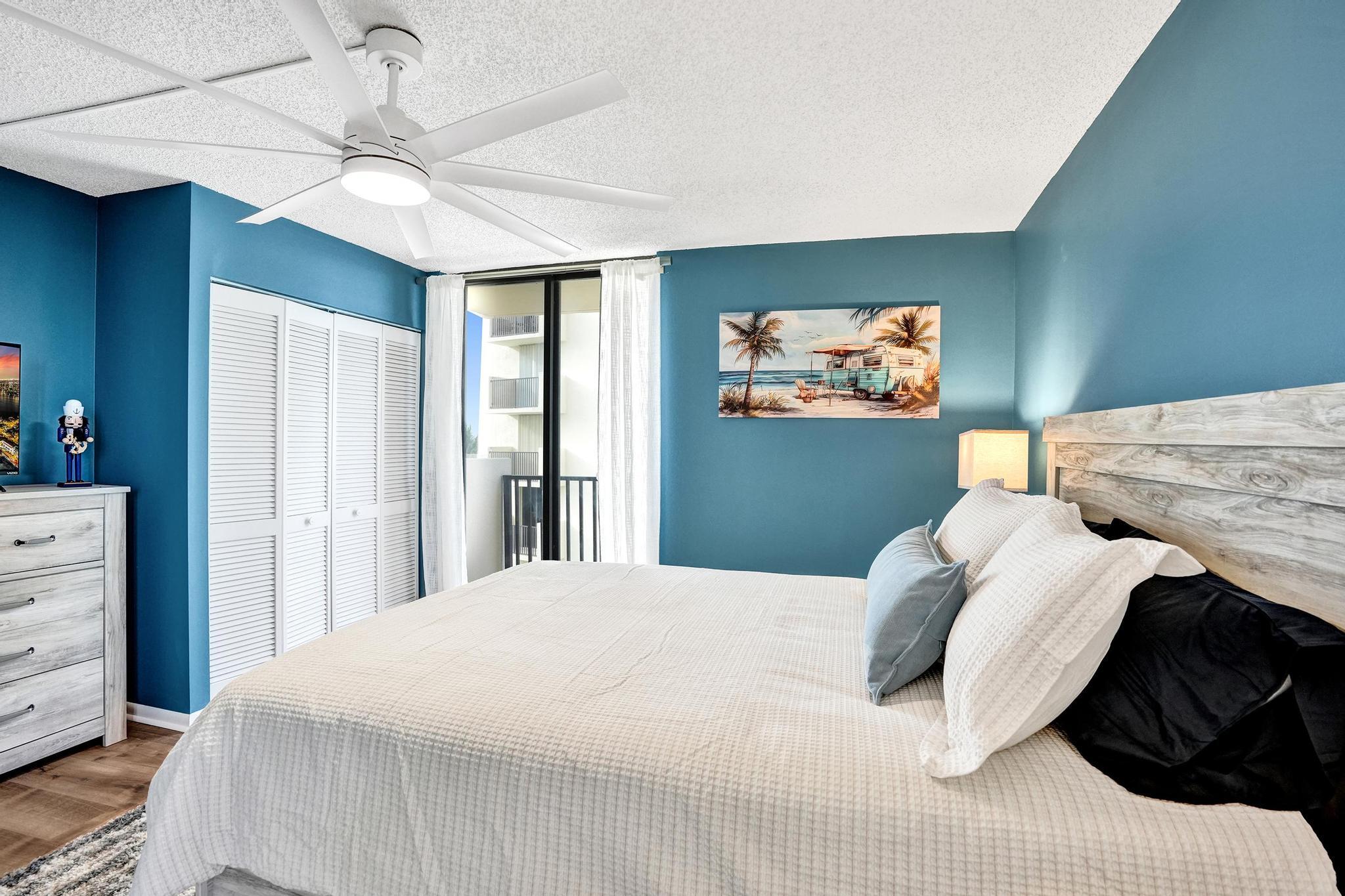 300 Ocean Trail Way, Unit 410 Jupiter, FL 33477 - Photo 34 of 59 Guest Bedroom WIth Queen Bed