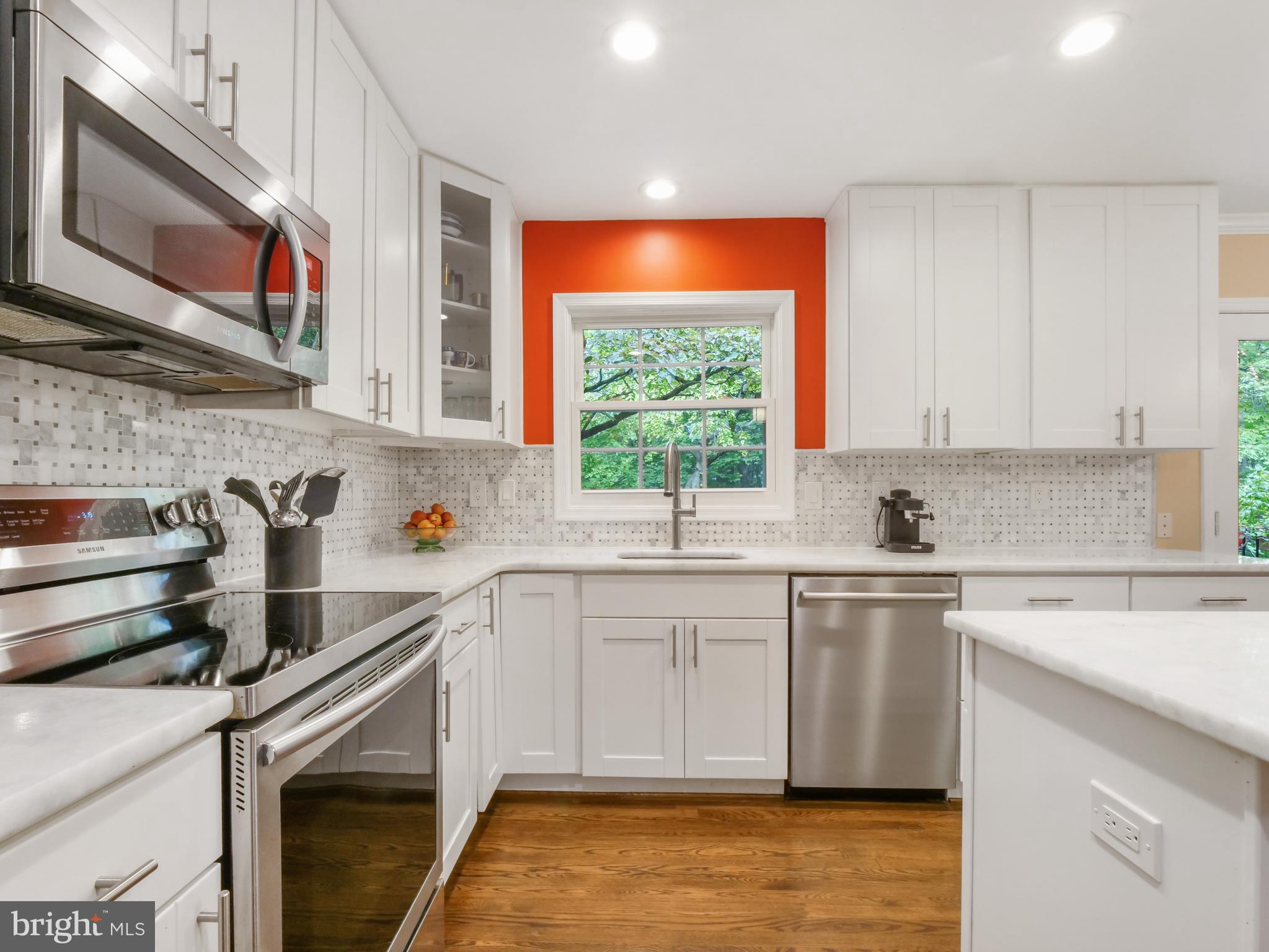 1835 Wainwright Drive Reston, VA 20190 - Photo 4 of 51 It's light and bright
