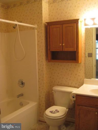 18024 Pin Oak Road Hagerstown, MD 21740 - Photo 8 of 30 Master Bath