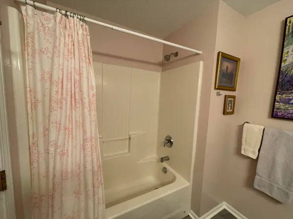 $204,500 | 732 West Barrington Circle, Jackson, MI 49203